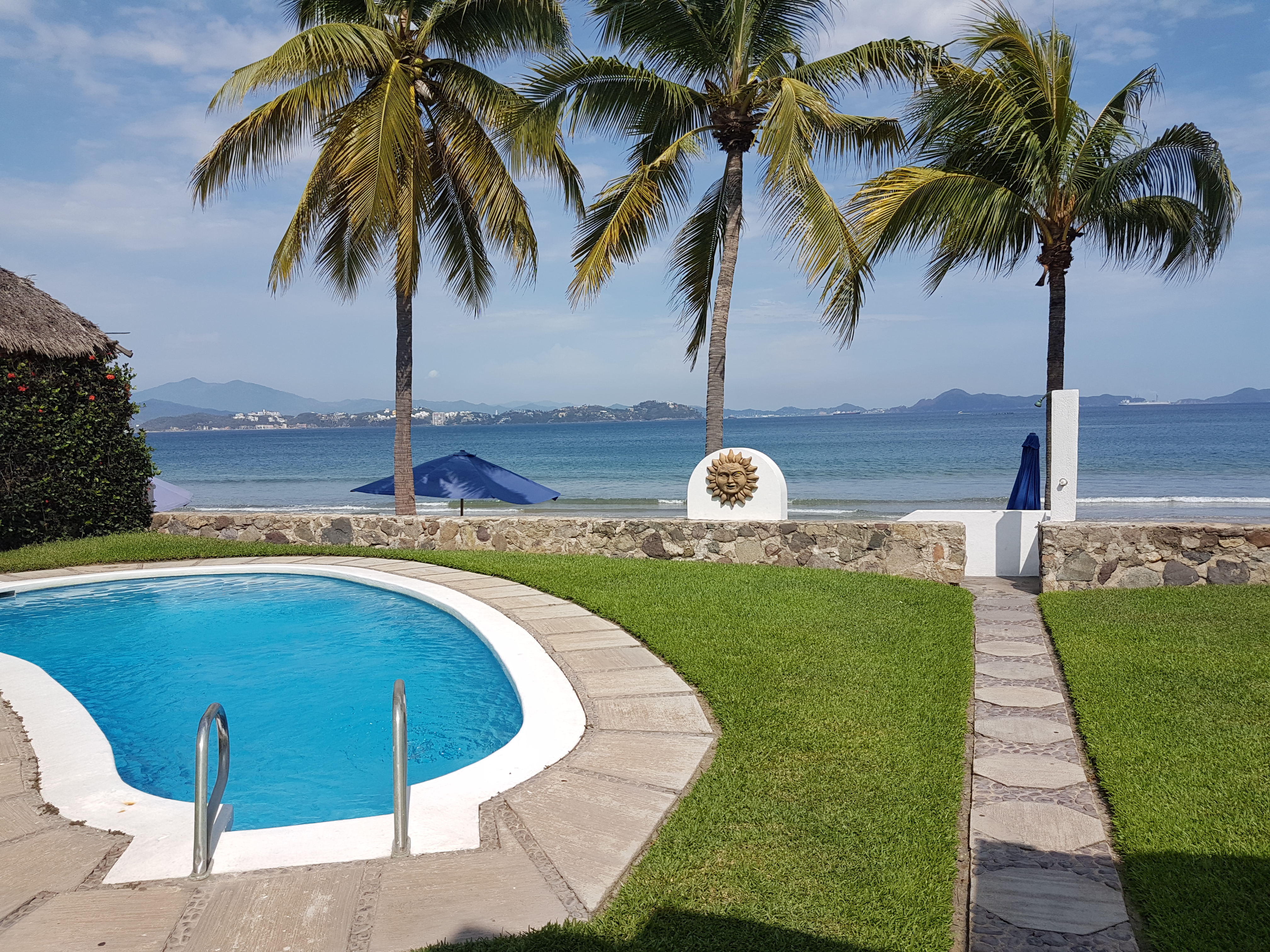 Casa frente al mar con 3 recámaras y alberca propia